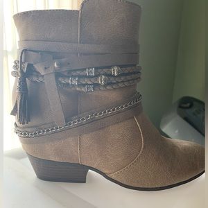 Jellipop ankle booties - size 7